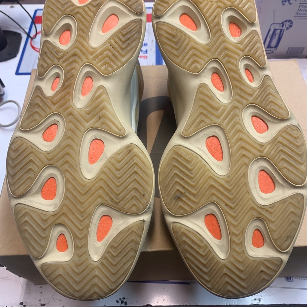 Yeezys 700 - Picture 6 of 7